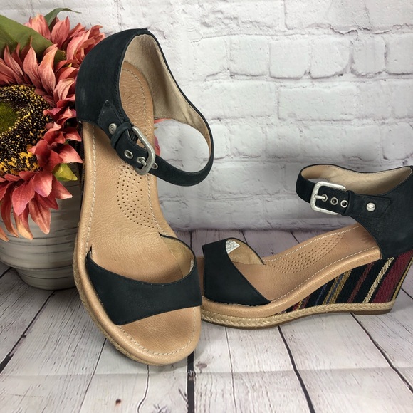 UGG Shoes - 🛍🛍SOLD Women's UGG W Atasha Wedge Sandal size 6